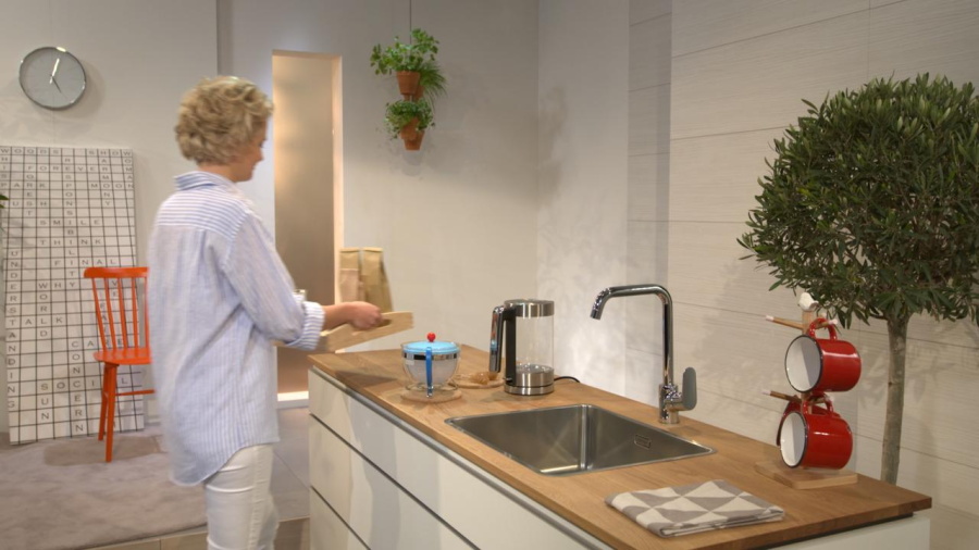 Высокий кухонный смеситель однорычажный с поворотным изливом 1jet HANSGROHE Focus M41 31820670 260 мм, цвет Чёрный матовый