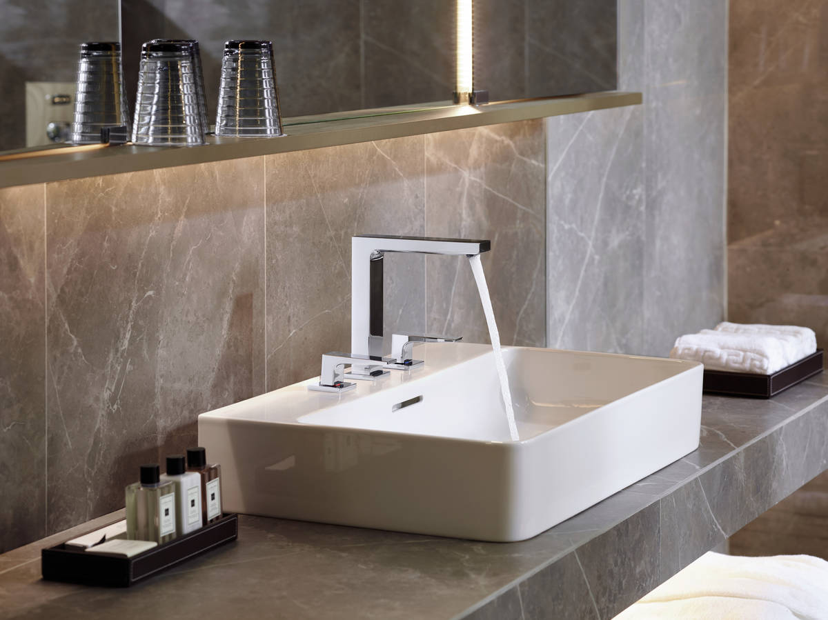 Смеситель для раковины на 3 отверстия Hansgrohe Metropol 32515000 Хром