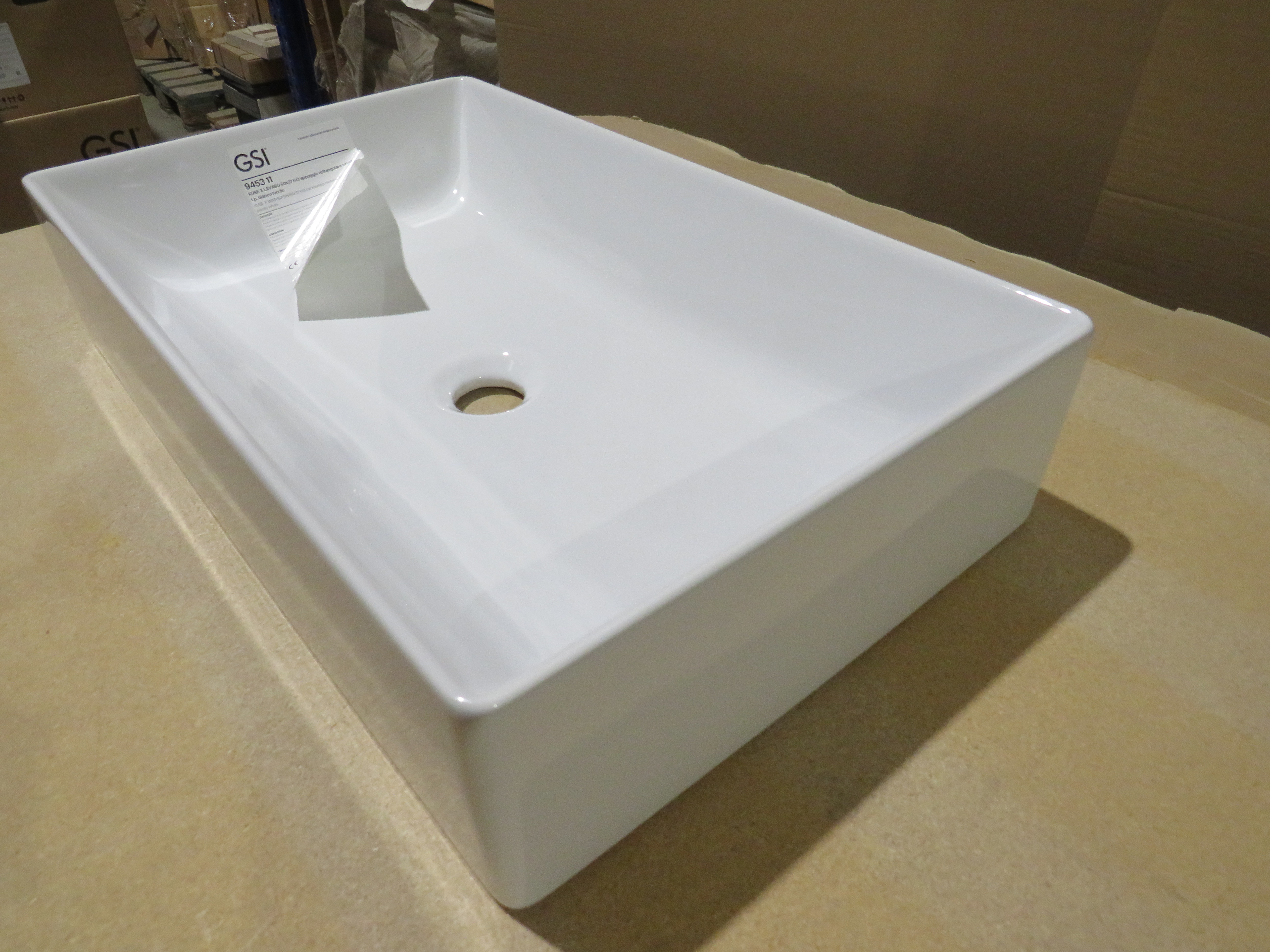 Раковина накладная GSI KUBE X   945311_УЦ/8    370 мм х 600 мм, без отверстия под смеситель, без перелива, белая глянцевая / Дефект: мелкая неровность на бортике