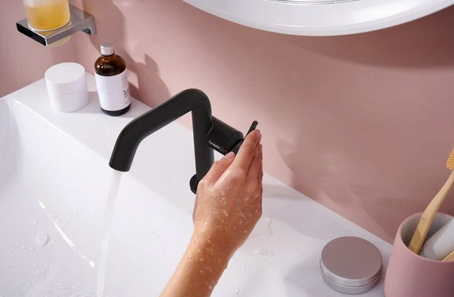 Однорычажный смеситель для раковины Hansgrohe Tecturis S 73320670 со сливным гарнитуром Push-Open, цвет Чёрный матовый