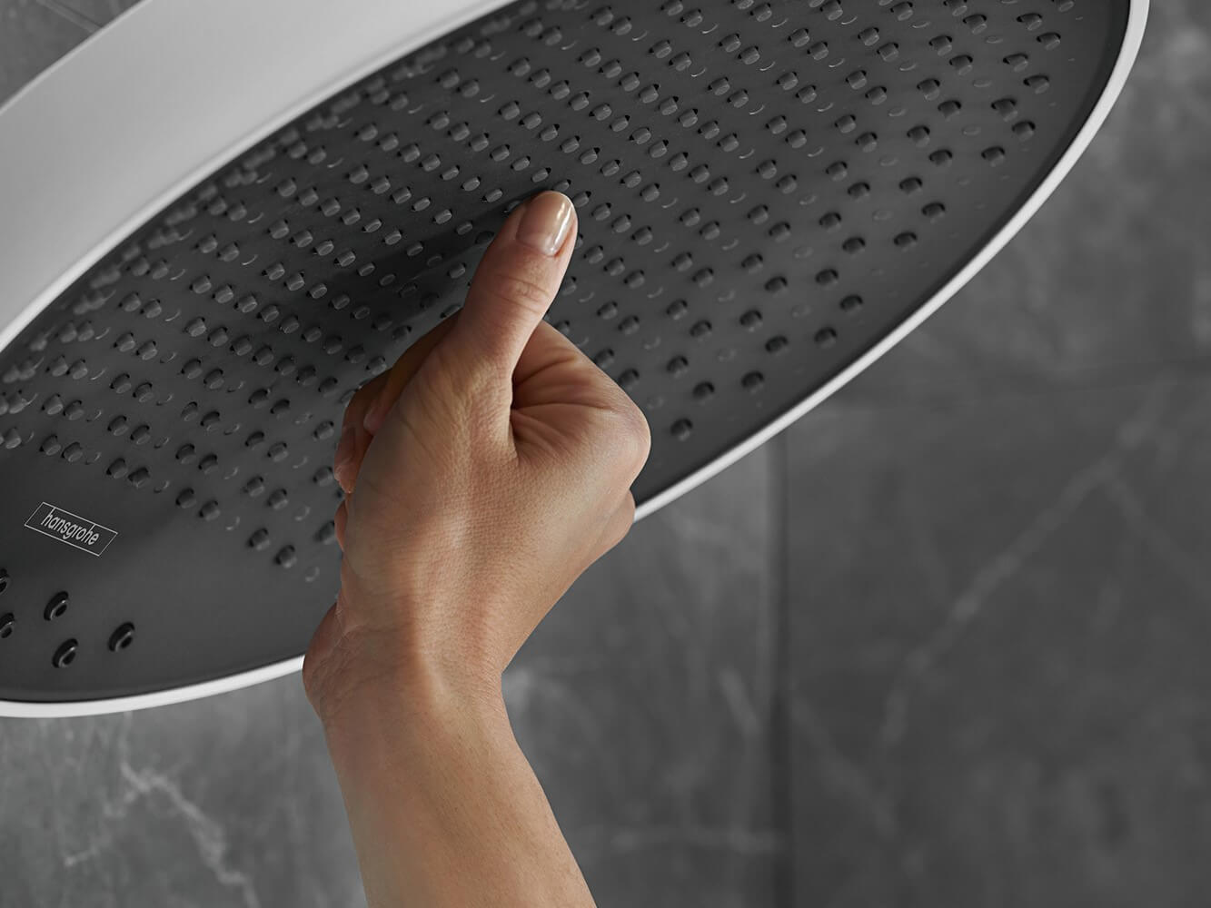 Верхний душ Hansgrohe Rainfinity 360 1jet 26231700 с потолочным кронштейном, белый матовый