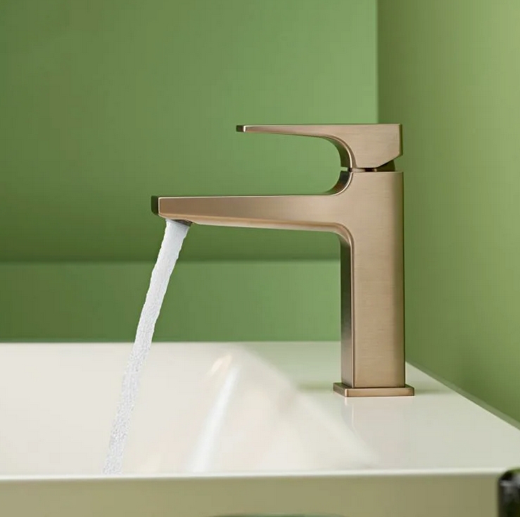Однорычажный смеситель для раковины HANSGROHE Metropol 32500990 с донным клапаном. с рычаговой рукояткой, цвет Полированное золото